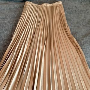 Banana republic NWOT maxi skirt.